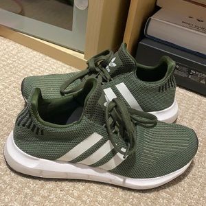 Adidas Sneakers